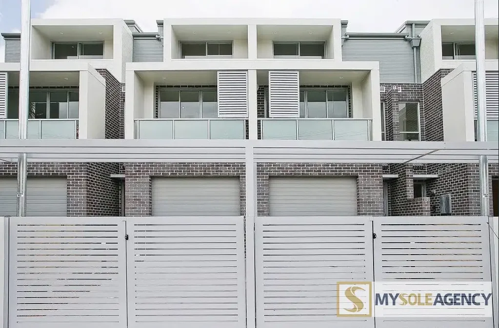 Contemporary North-Facing Family Terrace | Spacious Living in a Prime Mascot Location
