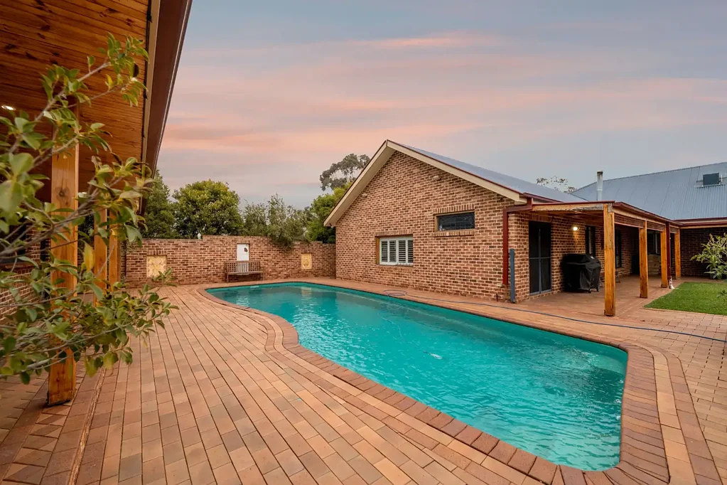 Forbes 5 Bedroom Ray White Forbes - 02 6851 1411