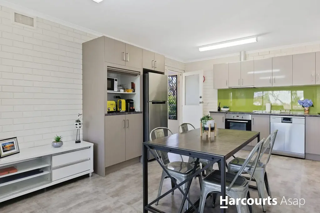 Rhyll 2Habitaciones Coastal Comfort in a Quiet Village – Live, Let or Invest