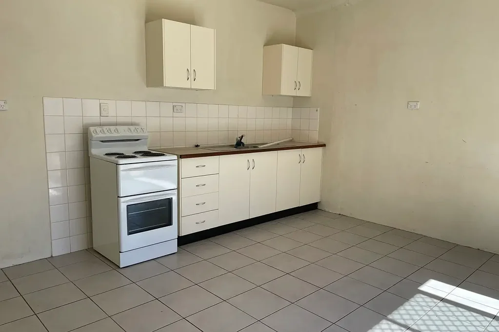 Small 1 bedroom unit