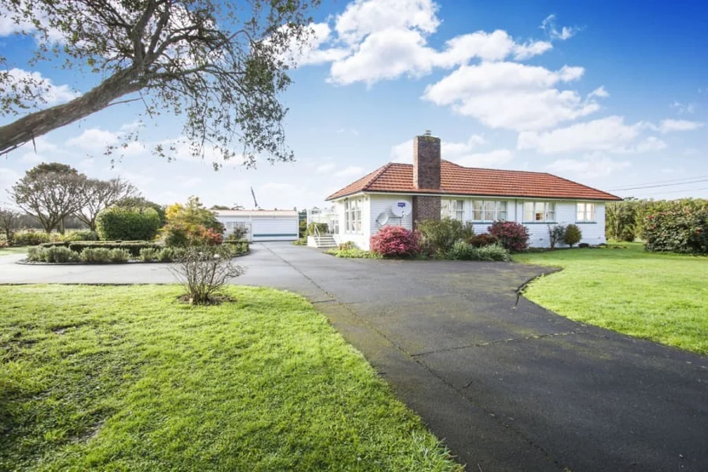 Life Style property in Dairy Flat. Spacious property with granny flat.