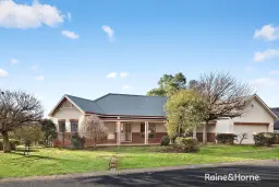 2 WENTWORTH CT, Jerrabomberra