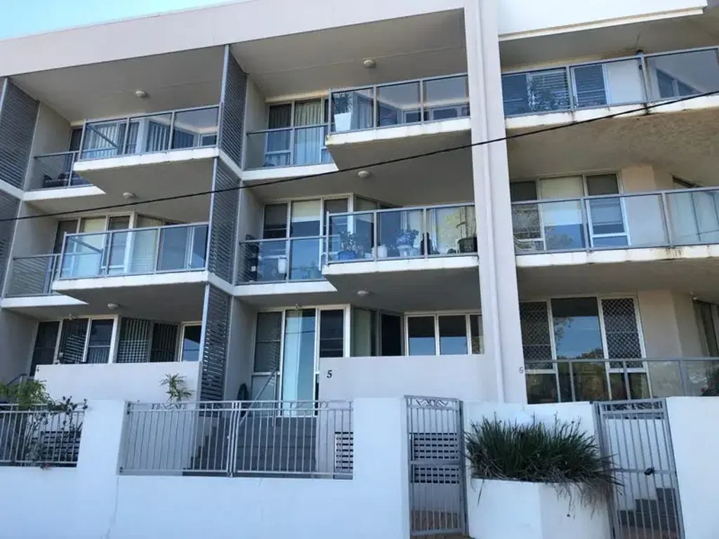 Modern Two-Bedroom Unit in the Heart of Sandgate