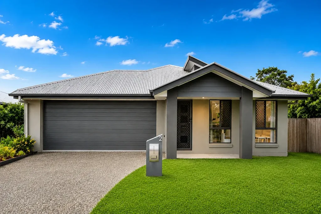 Griffin 4房 宽敞起居用餐区 Caesarstone台面 主卧带衣帽间 双车库宁静家庭位置 Move-In Ready Family Home in Prime Griffin Position