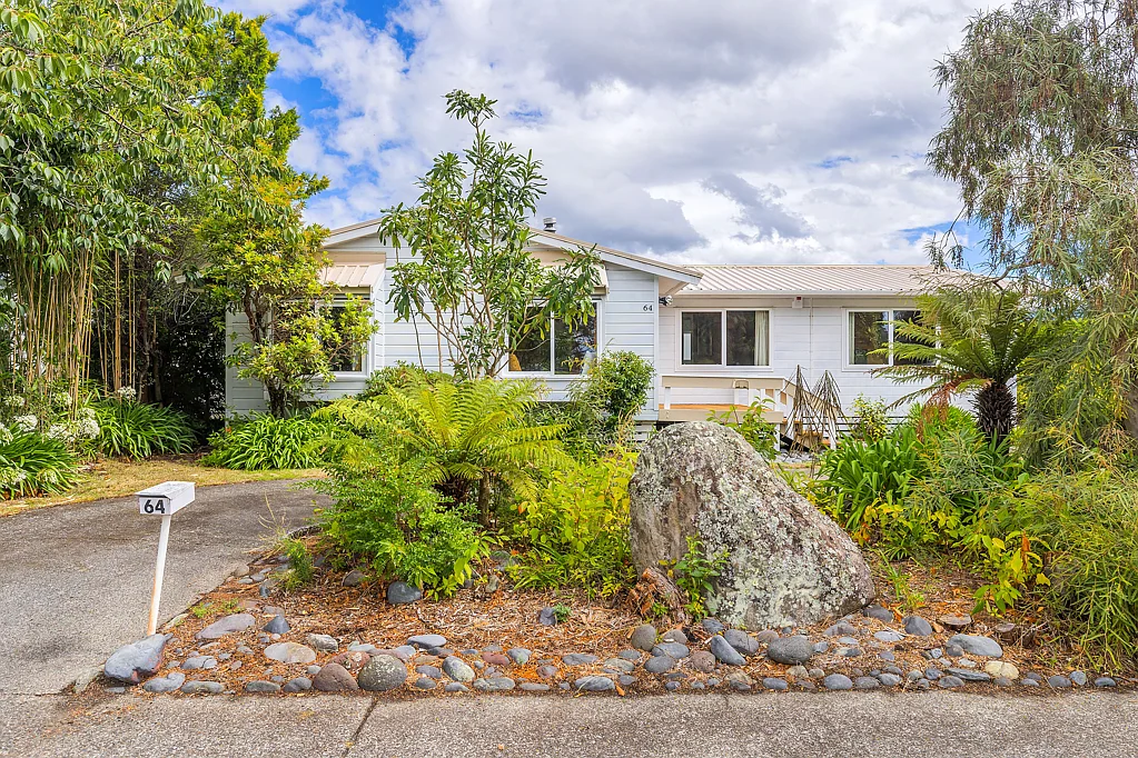 Turangi 3 Bedroom Lockwood retreat in prime location