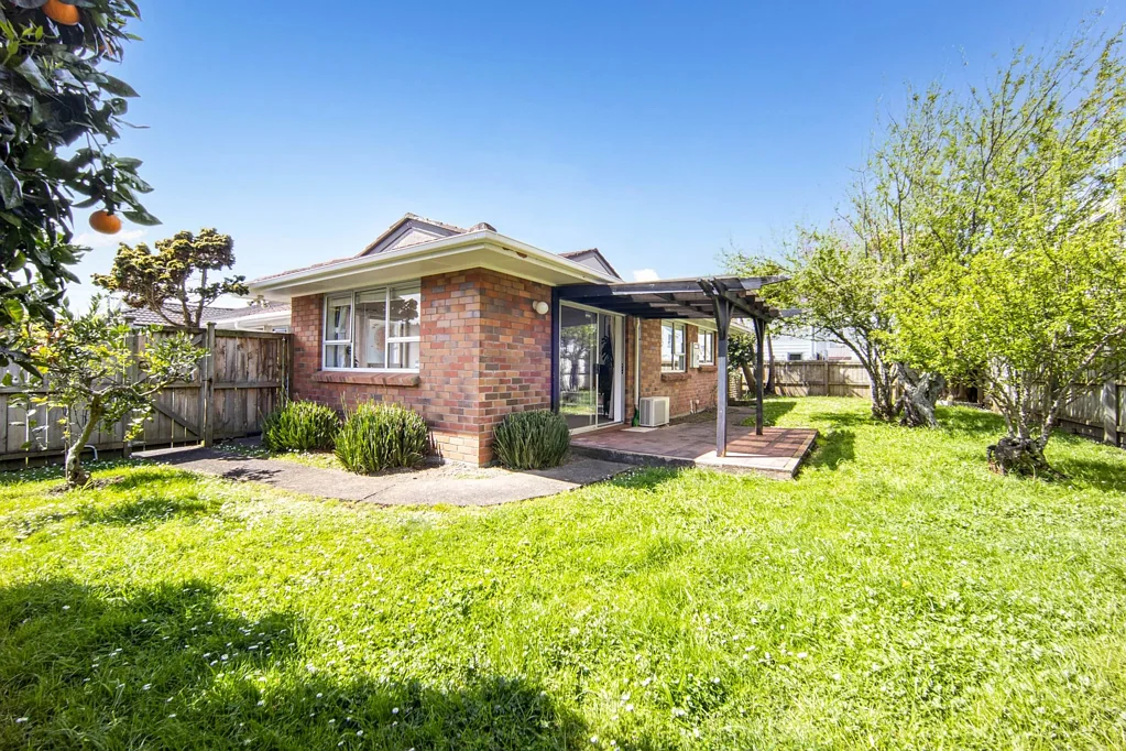 Henderson 2कमरा Brick & Tile with a Spacious, Sunny Garden!