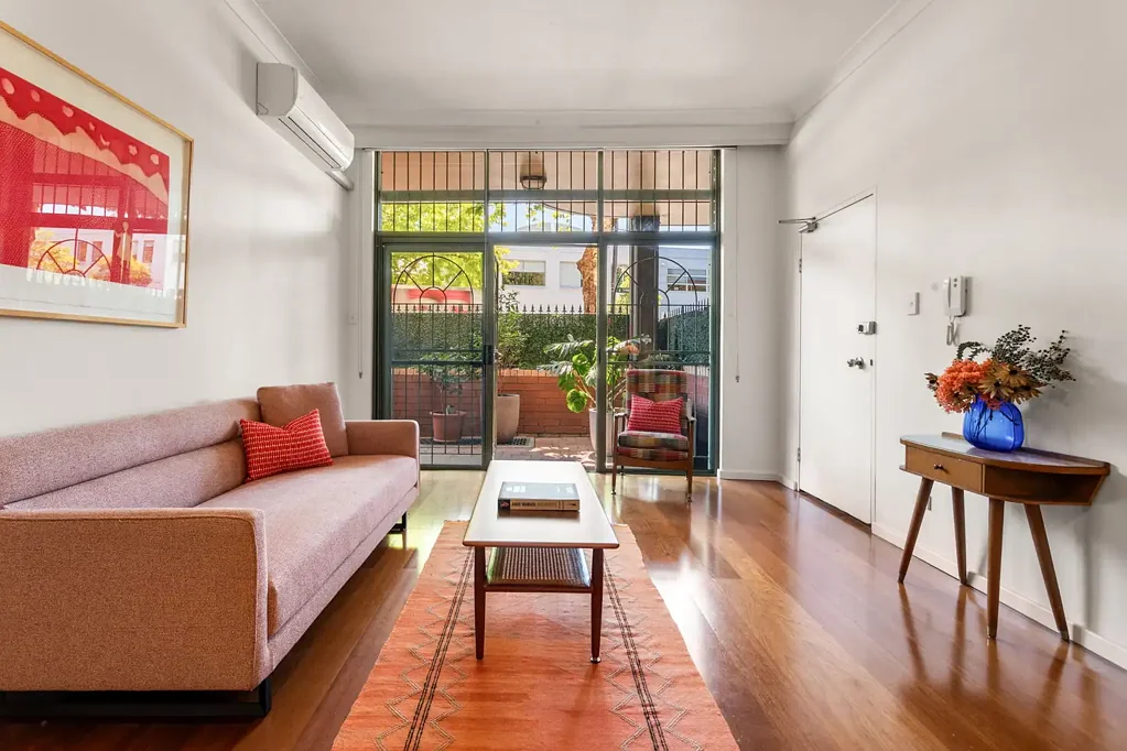 Redfern 1ห้องนอน Oversized one-bedroom abode in resort-style complex