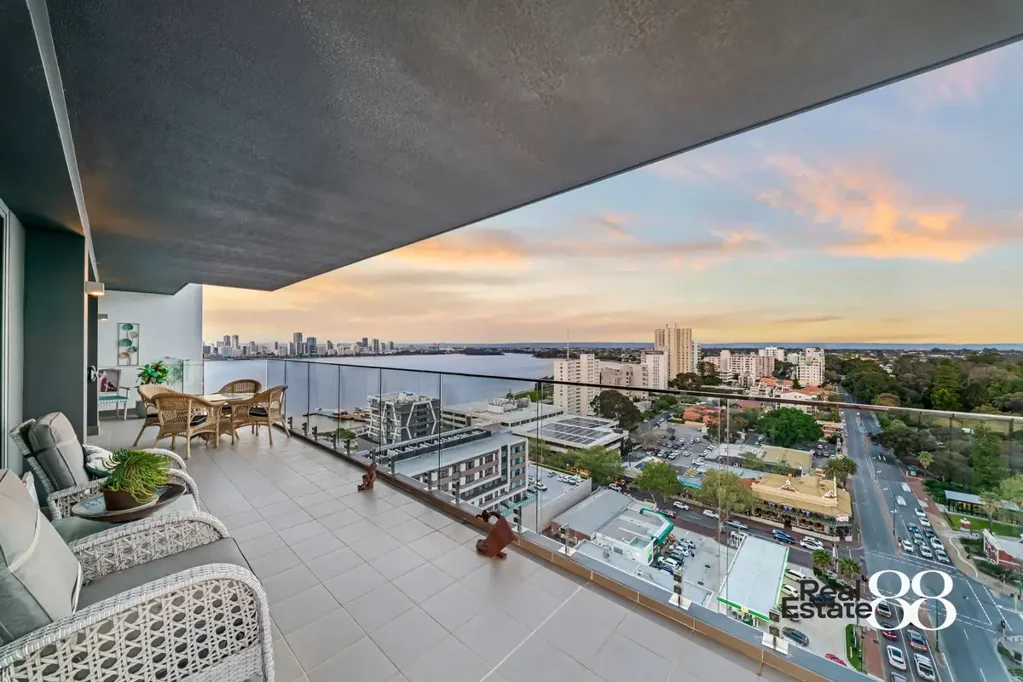 South Perth 2બેડરૂમ Elevated Elegance With Panoramic Swan River Vistas!