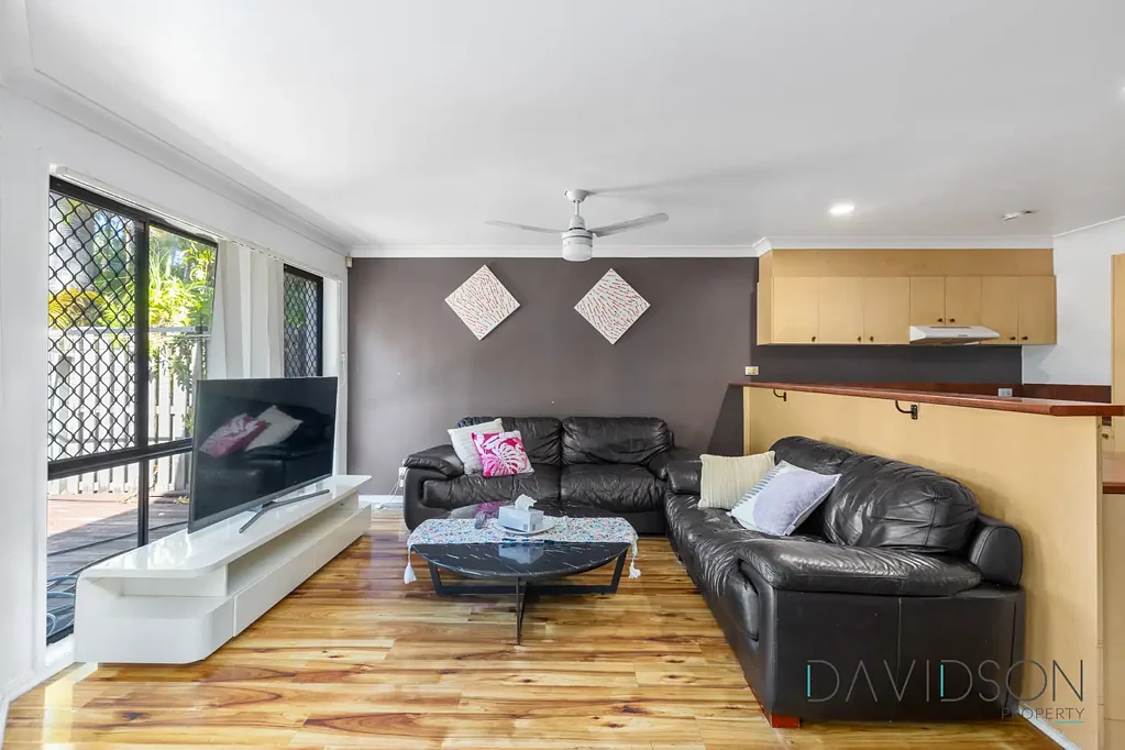 *Rent will increase to $850 from March 2027* Stylish & Spacious Townhouse in Prestigious Bundall