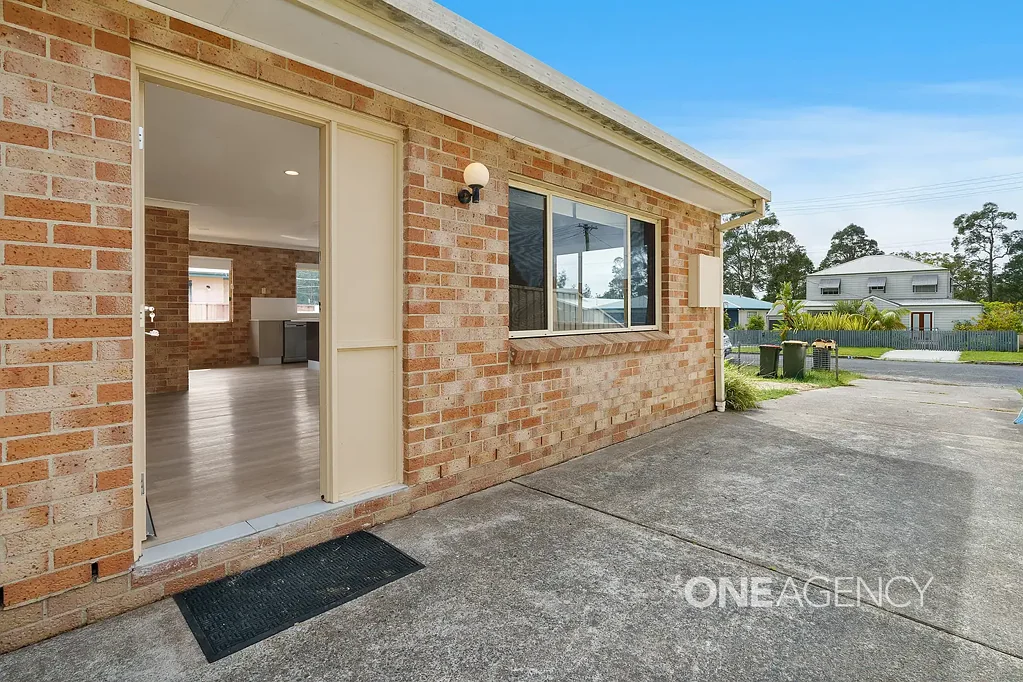 LOW-MAINTENANCE LIVING IN A SOUGHT-AFTER AREA
