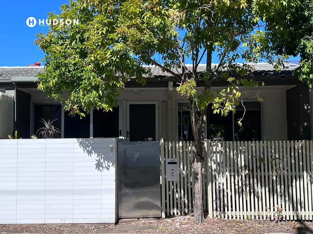 2BR apartment for rent in Kangaroo Point. Quiet street and close to everything.