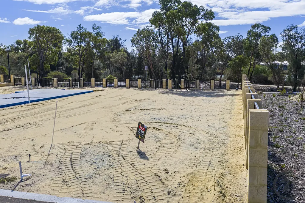 Coodanup 255m2 - Titled Pond Front Lot