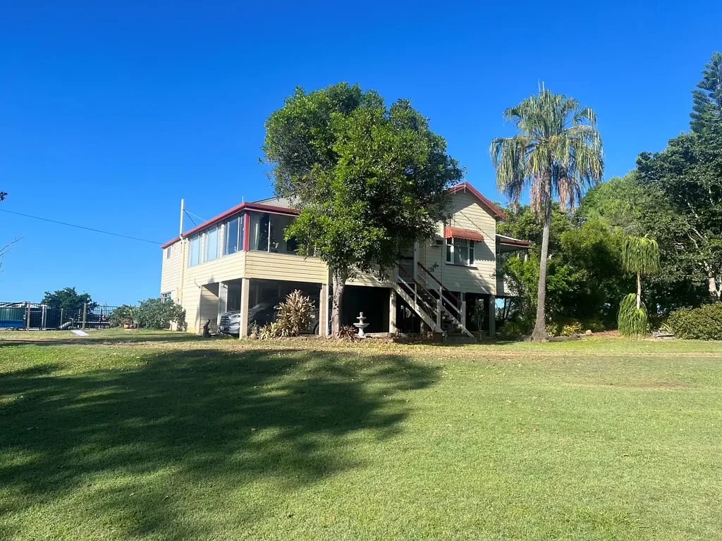 Rosedale IDYLLIC LIFESTYLE PROPERTY 36.8 ACRES WITH 2 x QUEENSLANDERS