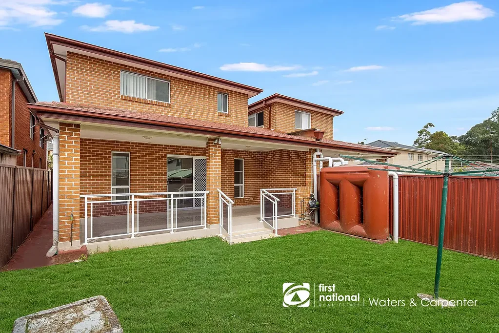 Auburn 11chambre Brick, Bold, and Beautiful:
2 Homes Available!