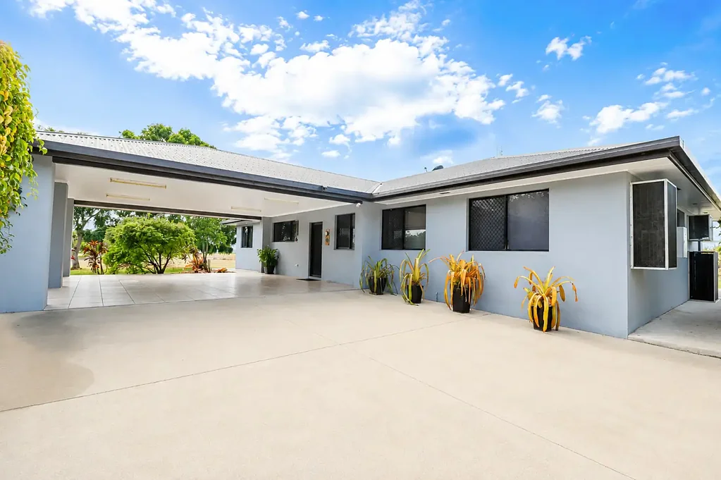 Rita Island 5房  A rare opportunity with acreage!!