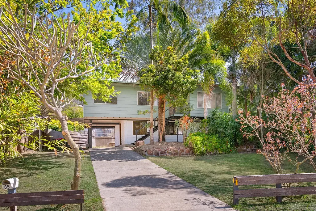 Goodna 3બેડરૂમ Rare Flood Free 941m2 Opportunity - Solid High Set Living, Extra Storage, 5kW Solar & 25 Mins to Brisbane
