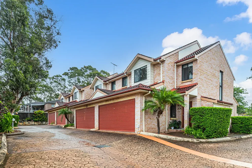 Spacious Townhouse in Great Location!