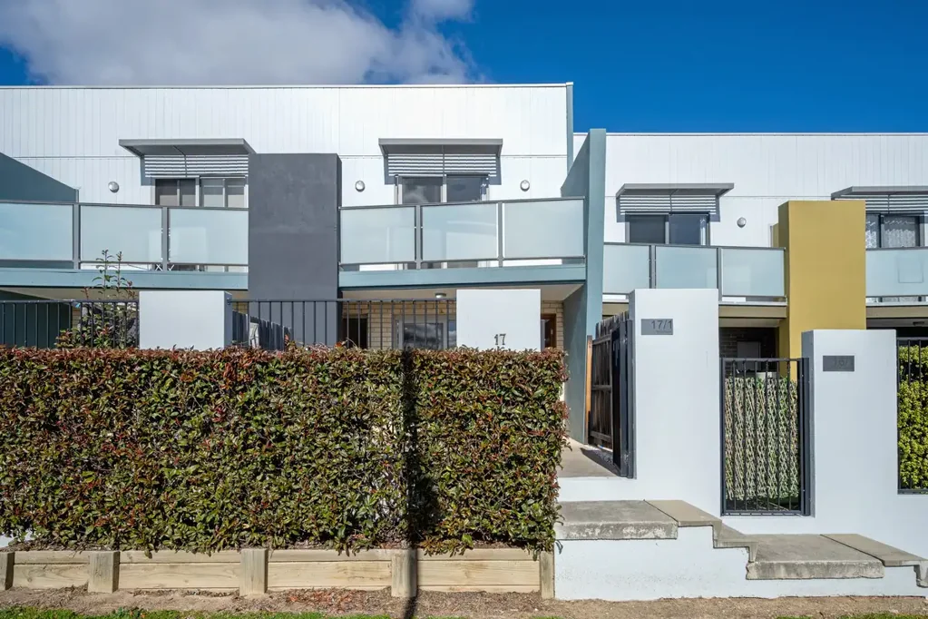 Spacious 3-Bedroom Townhouse in the Heart of Coombs