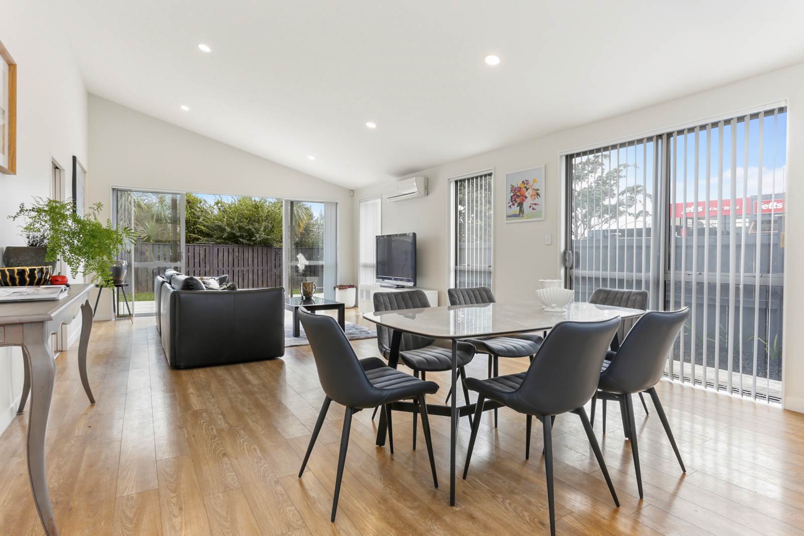 2180a Great North Road, Avondale, Auckland, 4 rūma, 0 rūma horoi, Townhouse