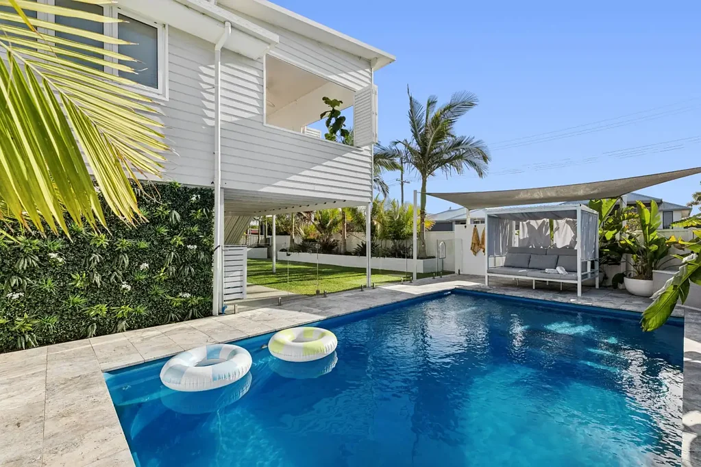Golden Beach 6房  THE ULTIMATE FAMILY HOME WITH SELF CONTAINED STUDIO & SPACE FOR EVERY GENERATION