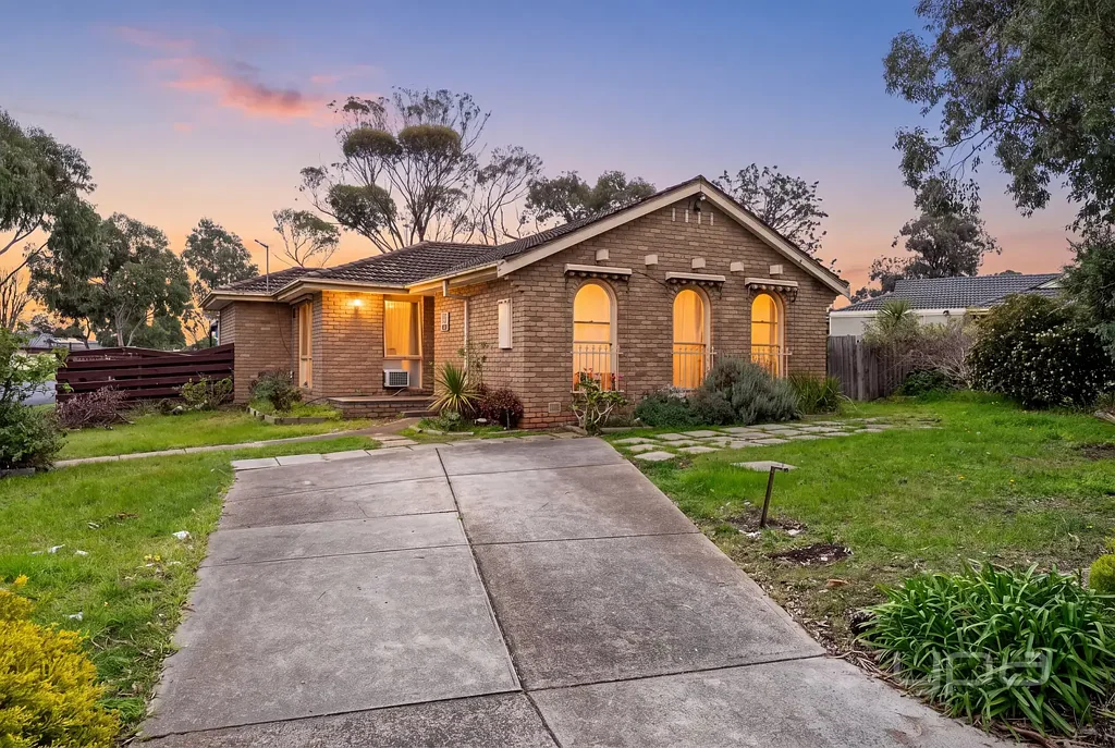 Melton West 3Kwarto CHARACTER, SPACE & LIFESTYLE ON AN IMPRESSIVE 715M²!
