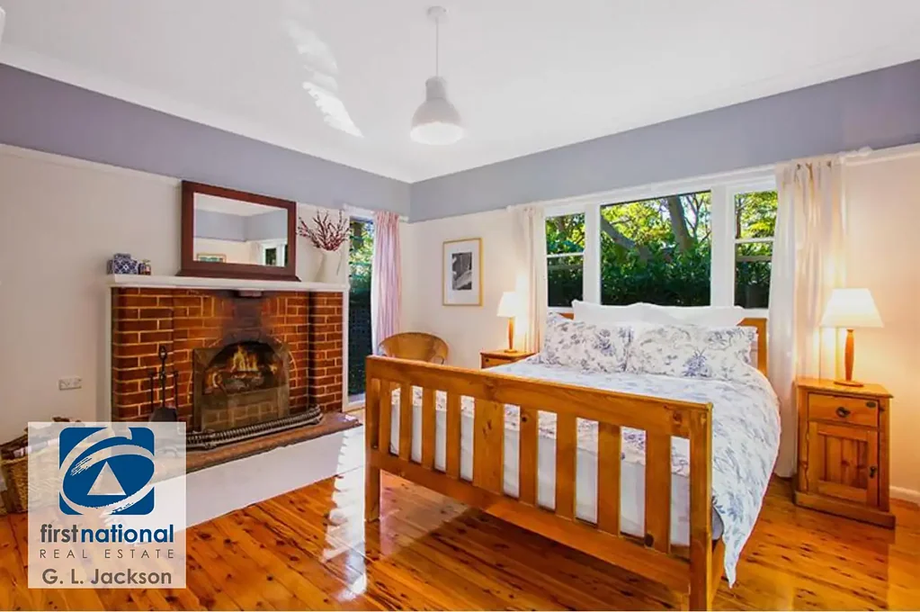 FULLY FURNISHED - Renovated 3-bedroom Hampton’s style cottage on 1/2 an acre: Pearl Beach
