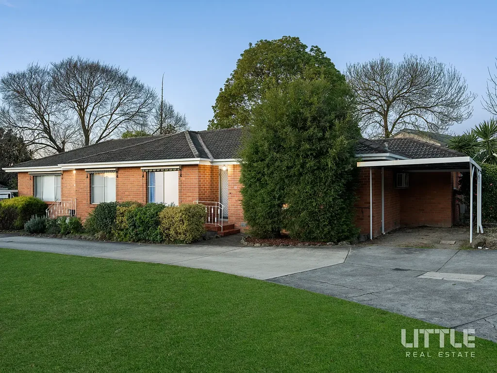 Blackburn South 2 Bedroom Perfectly Positioned Brick Veneer