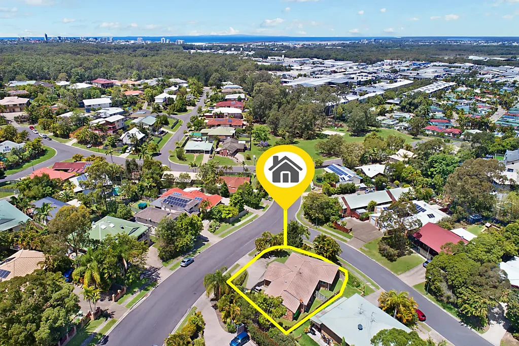 Refurbished 3 Bedroom Duplex, Perfectly Positioned !