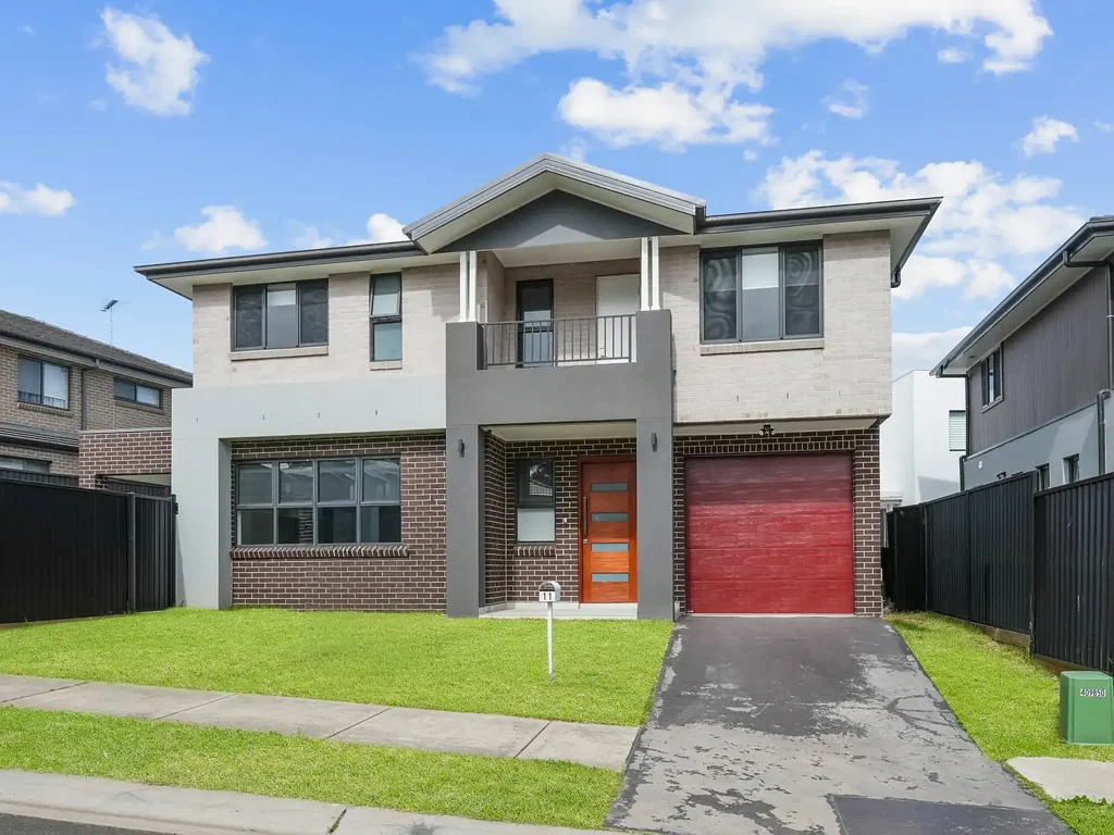 Campbelltown 5Kwarto An elegant, modern double-story home situated in the prestigious MacArthur Heigh