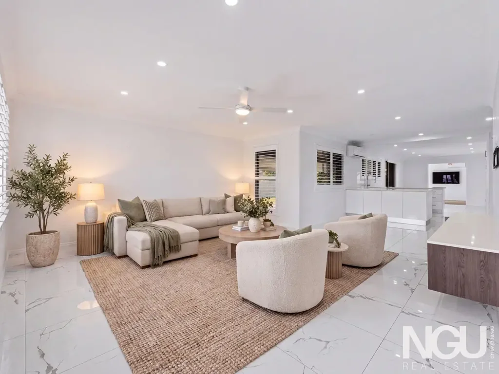 Carindale 4Zimmer Fully Renovated Family Living in a Convenient Carindale Position