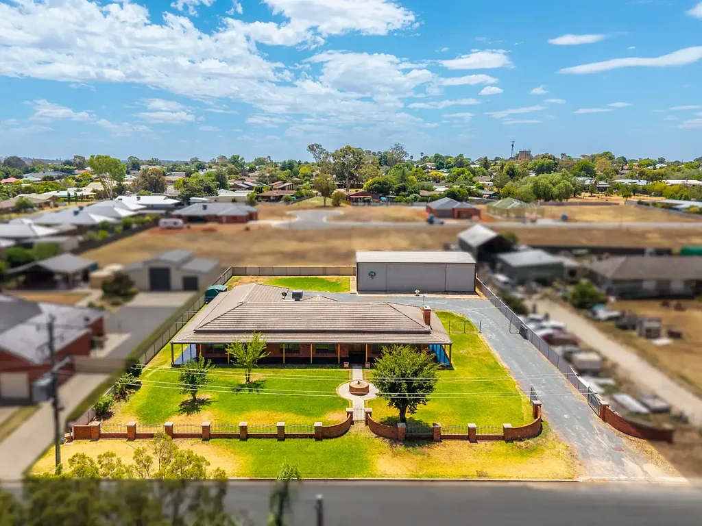 Corowa 4બેડરૂમ Spacious family home in the heart of Corowa complete with the dream man cave