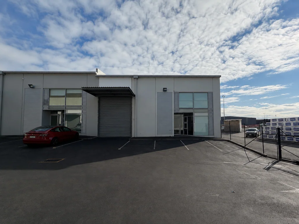 East Tamaki  Quality unit | impressive high stud warehouse