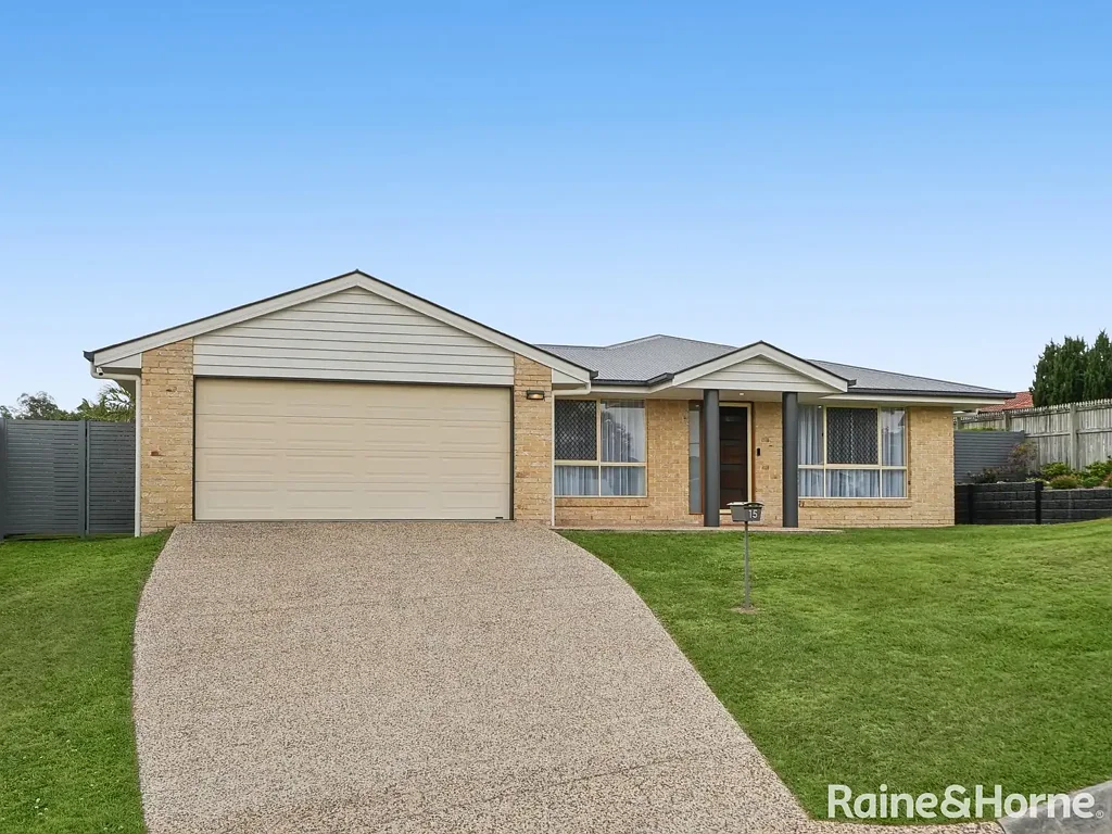Eatons Hill 5 Bedroom Immaculate family home with lots of extras!