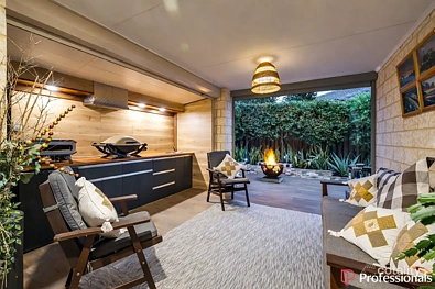 Aveley 4房  A Hidden Entertainer's Retreat , Your Backyard Surprise Awaits