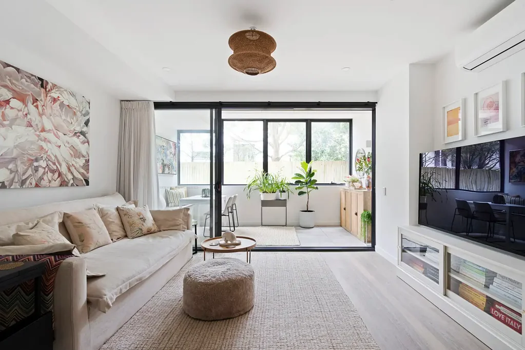 Brookvale 1ਬੈੱਡਰੂਮ Stylish dual level apartment with balcony, storage and double parking