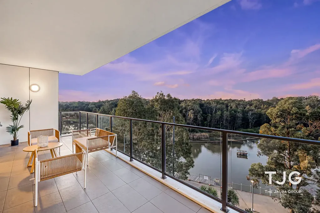 Rouse Hill 3房 Rouse Hill 中心豪华宽敞公寓，坐拥迷人湖景 Luxurious House-Sized Apartment with Stunning Lake Views in the Heart of Rouse Hill