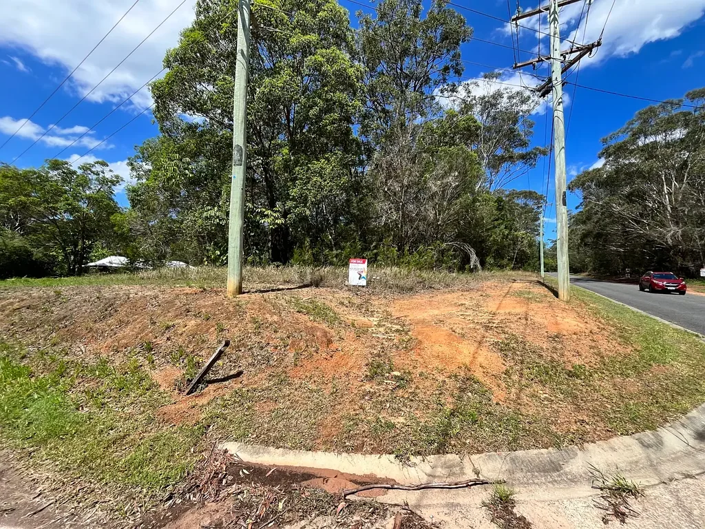 Russell Island 🏡 Large at 620m2, Elevated, Level Corner Block for Sale! 🌳