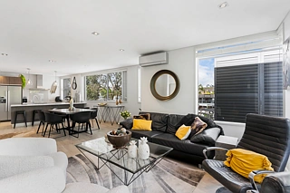 441H Beach Road, Mairangi Bay, North Shore City