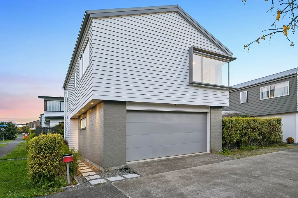 Silverdale 4Kwarto Spacious Freestanding Family Home in Silverdale
