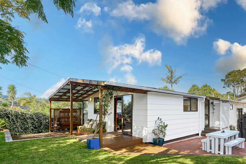 Glen Eden 3 Slaapkamer WELCOME HOME! Easy Living & Inviting!