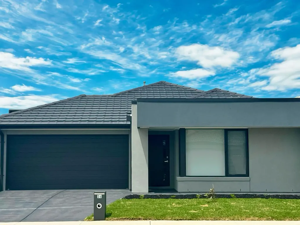 BRAND NEW! Stunning 4 Bedroom House for lease at Minta(Berwick)!