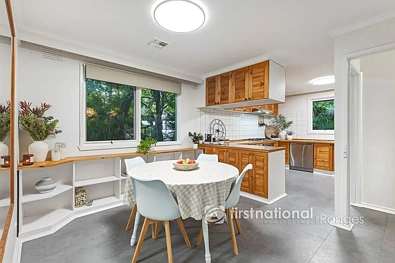 18 Royal Street, Upper Ferntree Gully, VIC 3156, 4 slaapkamers, 3 badkamers, House