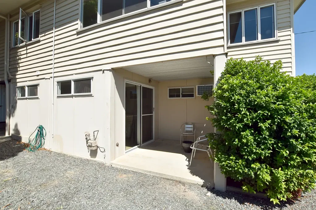 FULLY AIR-CONDITIONED & SELF-CONTAINED WATERFRONT STUDIO