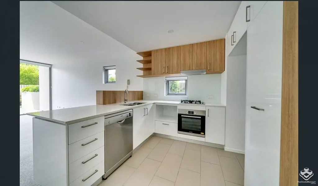 Morden Apartment On The Park
