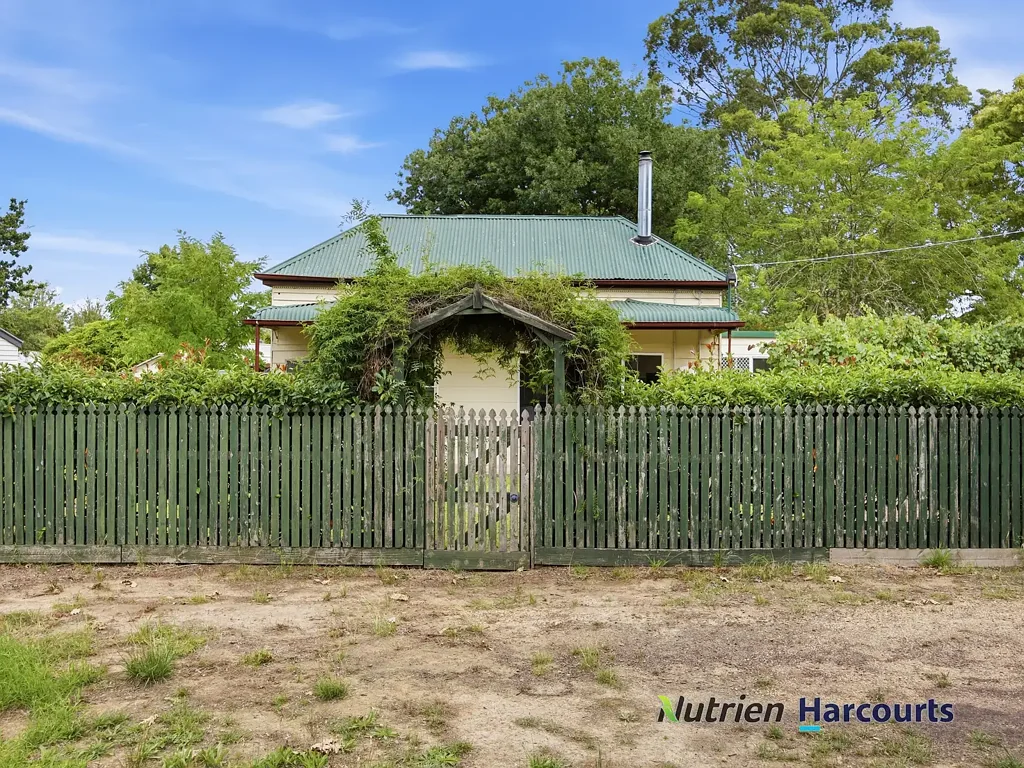 Yea 4 Bedroom Character Miner's Cottage in a Prime Location