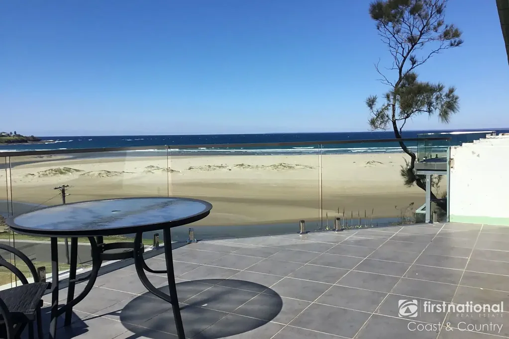 Coastal Apartment Just Moments from Seven Mile Beach