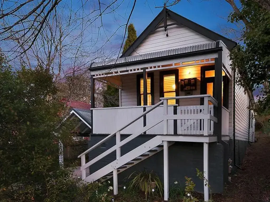 Beautiful Three Bedroom Cottage!