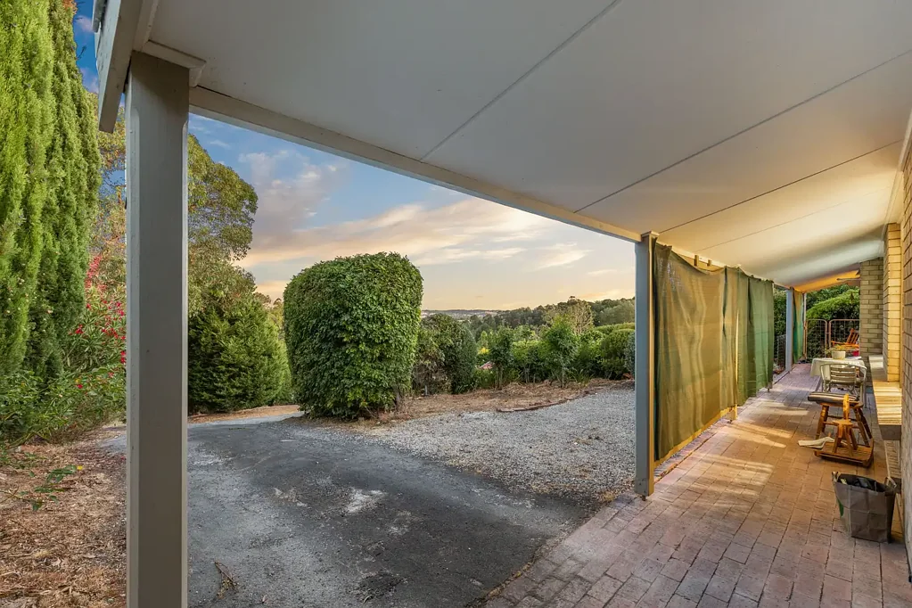 Totness 3ห้องนอน A Tightly Held Hills Retreat with Panoramic Views and Endless Potential