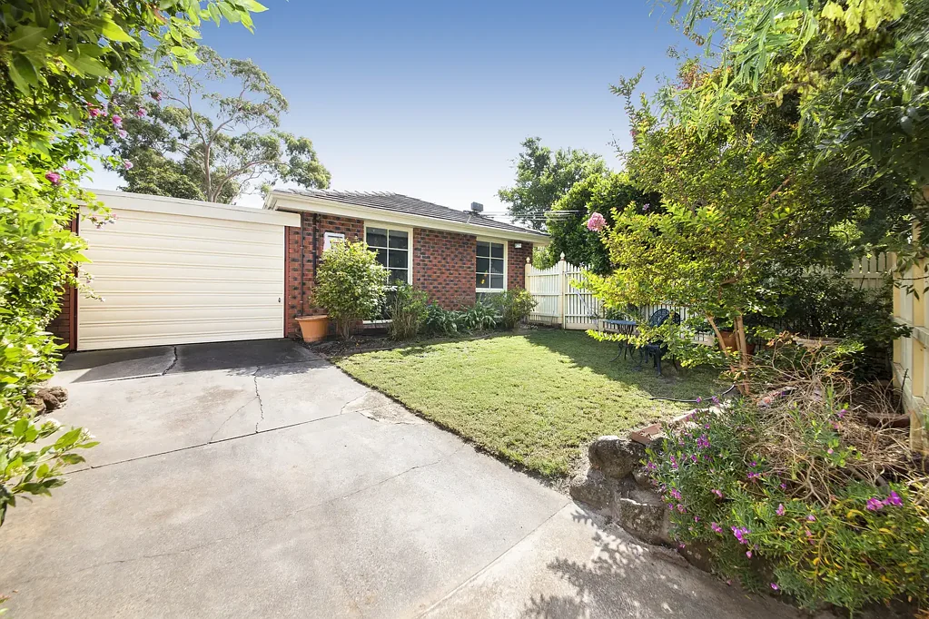 BEAUTIFULLY PRESENTED | BRIGHT AND SUNNY | QUIET LOCATION