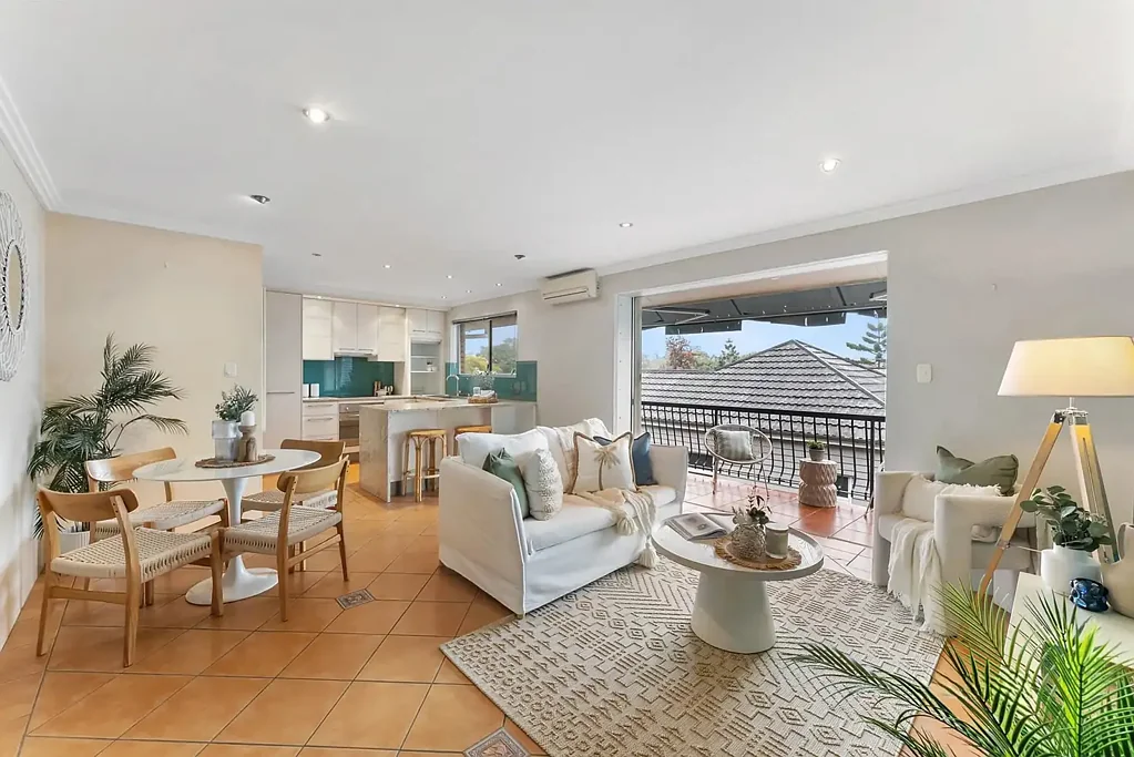 Clayfield 2Phòng ngủ Renovated Two-Bedroom Apartment with Solar in Prime Clayfield Location